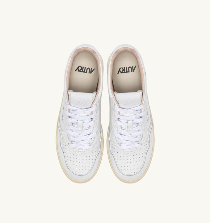 ZAPATILLAS DE GOLF BAJAS EN PIEL BLANCA ZAPATILLAS DE GOLF BAJAS EN PIEL BLANCA