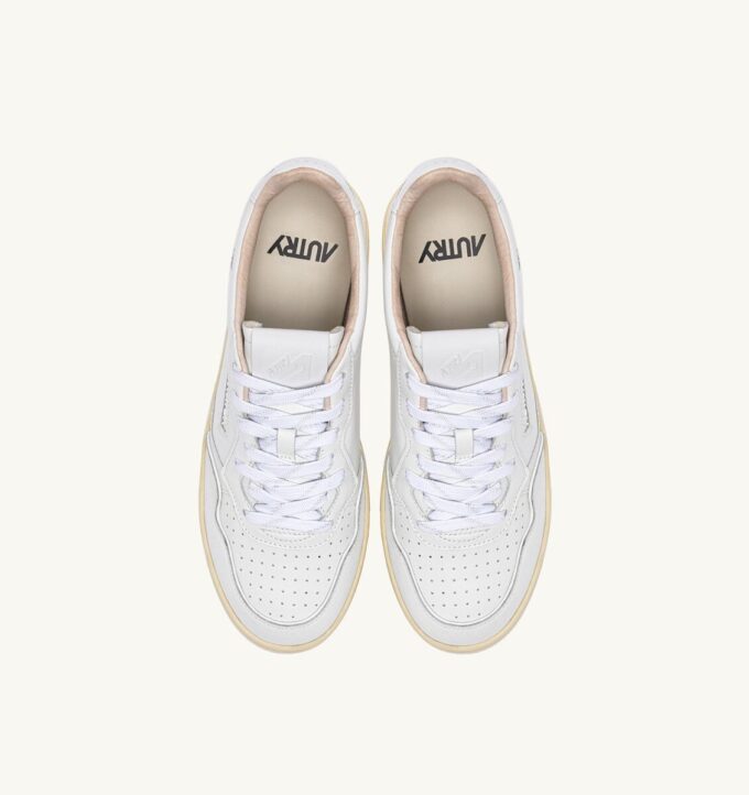 ZAPATILLAS DE GOLF BAJAS EN PIEL BLANCA ZAPATILLAS DE GOLF BAJAS EN PIEL BLANCA
