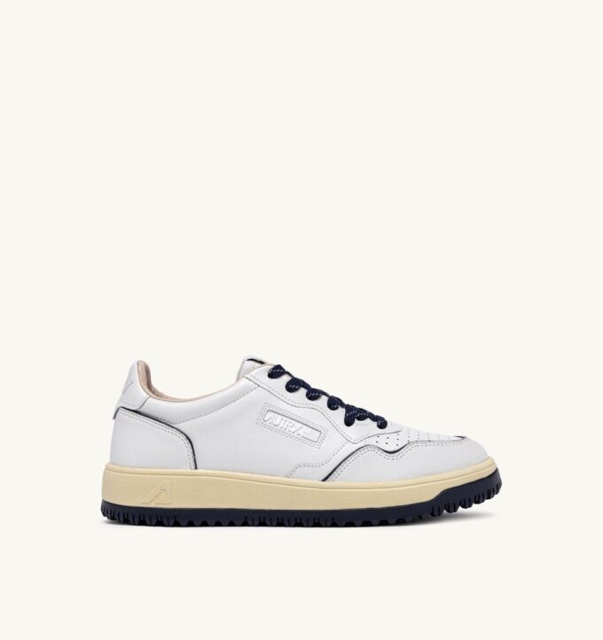 ZAPATILLAS DE GOLF BAJAS EN PIEL BLANCA Y AZUL MARINO