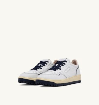 ZAPATILLAS DE GOLF BAJAS EN PIEL BLANCA Y AZUL MARINO