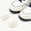 ZAPATILLAS DE GOLF BAJAS EN PIEL BLANCA Y AZUL MARINO