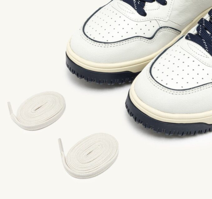 ZAPATILLAS DE GOLF BAJAS EN PIEL BLANCA Y AZUL MARINO