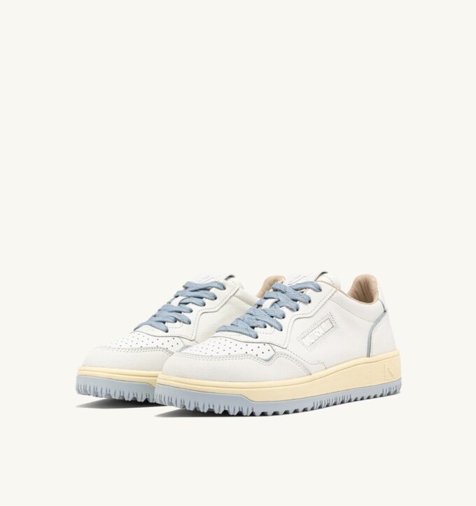 ZAPATILLAS DE GOLF BAJAS EN PIEL COLOR BLANCO Y AZUL PERLA