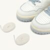 ZAPATILLAS DE GOLF BAJAS EN PIEL COLOR BLANCO Y AZUL PERLA