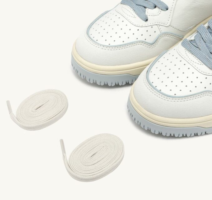 ZAPATILLAS DE GOLF BAJAS EN PIEL COLOR BLANCO Y AZUL PERLA