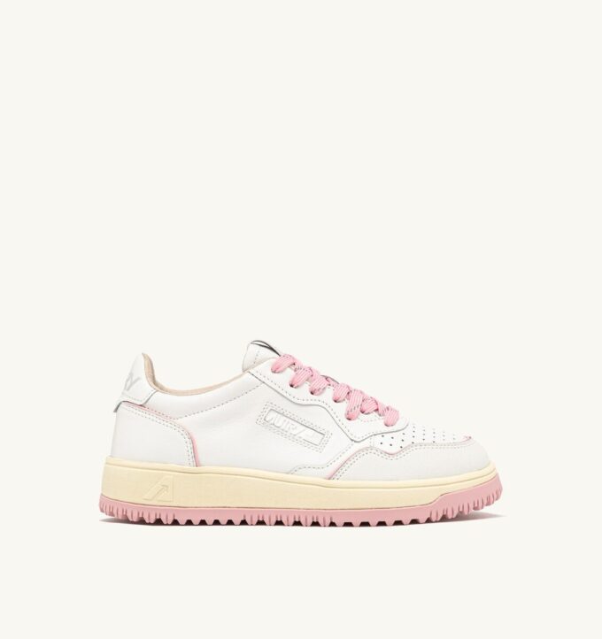 ZAPATILLAS DE GOLF BAJAS EN PIEL BLANCA Y CORAL