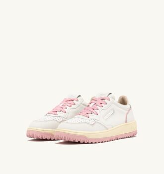 ZAPATILLAS DE GOLF BAJAS EN PIEL BLANCA Y CORAL ZAPATILLAS DE GOLF BAJAS EN PIEL BLANCA Y CORAL