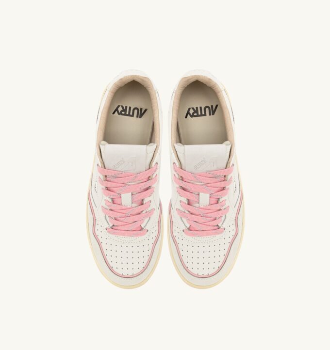 ZAPATILLAS DE GOLF BAJAS EN PIEL BLANCA Y CORAL