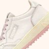 ZAPATILLAS DE GOLF BAJAS EN PIEL BLANCA Y CORAL