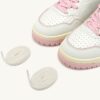 ZAPATILLAS DE GOLF BAJAS EN PIEL BLANCA Y CORAL