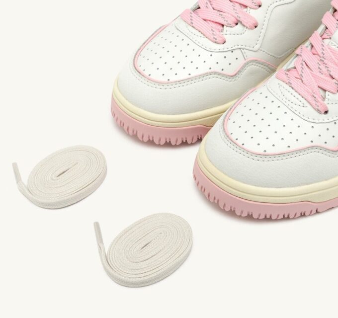 ZAPATILLAS DE GOLF BAJAS EN PIEL BLANCA Y CORAL