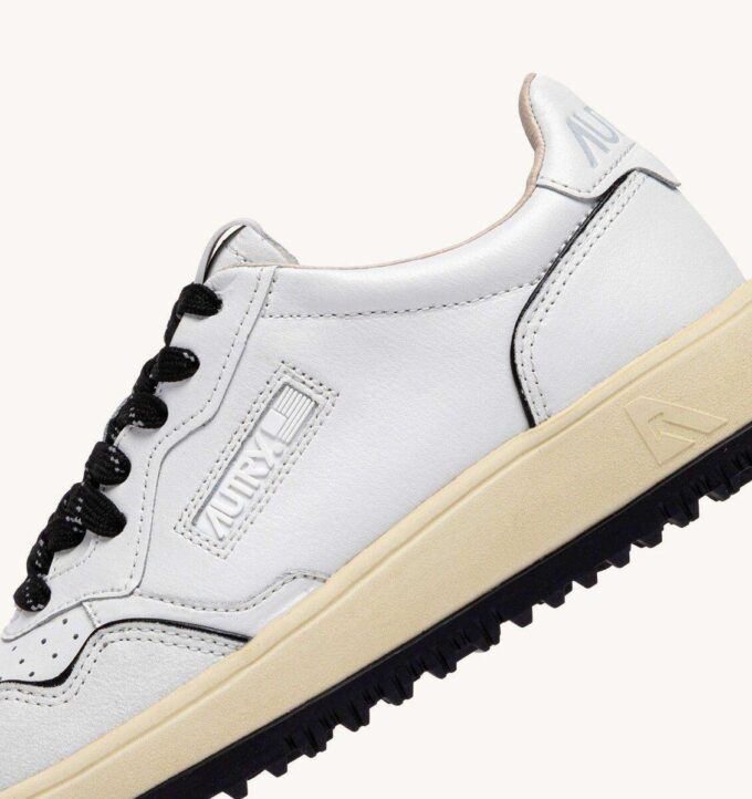 ZAPATILLAS DE GOLF BAJAS EN PIEL BLANCA Y NEGRA