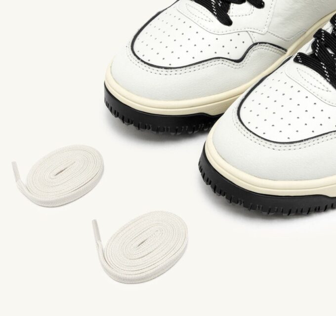 ZAPATILLAS DE GOLF BAJAS EN PIEL BLANCA Y NEGRA