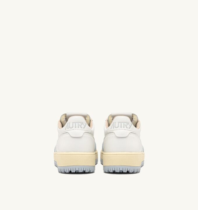 ZAPATILLAS DE GOLF BAJAS EN PIEL COLOR BLANCO Y AZUL PERLA