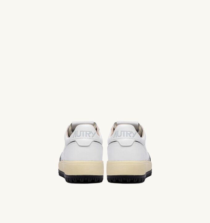 ZAPATILLAS DE GOLF BAJAS EN PIEL BLANCA Y NEGRA