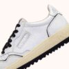 ZAPATILLAS DE GOLF BAJAS EN PIEL COLOR BLANCO Y NEGRO ZAPATILLAS DE GOLF BAJAS EN PIEL COLOR BLANCO Y NEGRO