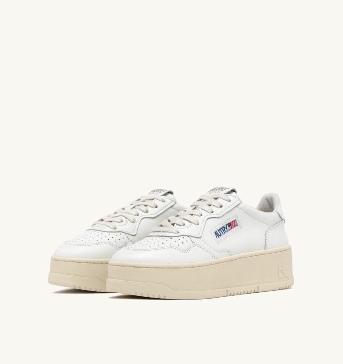 ZAPATILLAS DE PLATAFORMA MEDALIST EN PIEL BLANCA ZAPATILLAS DE PLATAFORMA MEDALIST EN PIEL BLANCA