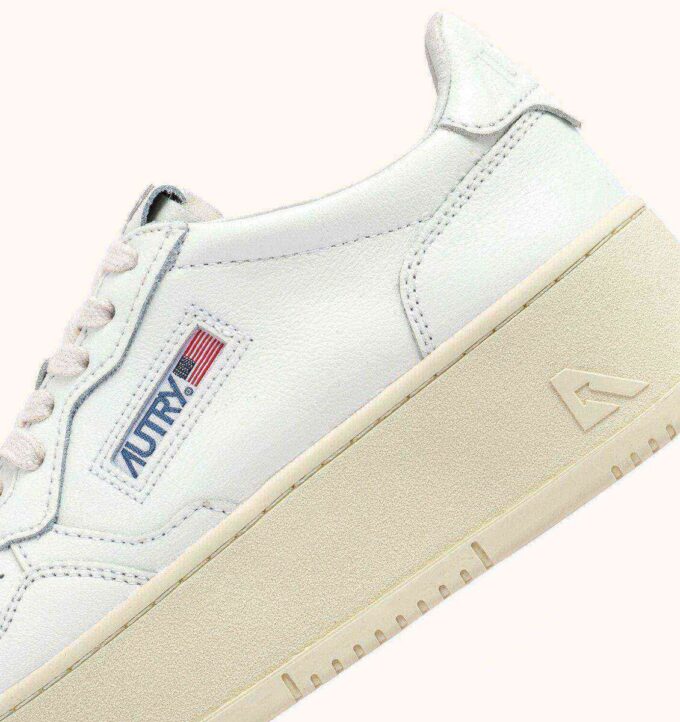 ZAPATILLAS DE PLATAFORMA MEDALIST EN PIEL BLANCA ZAPATILLAS DE PLATAFORMA MEDALIST EN PIEL BLANCA