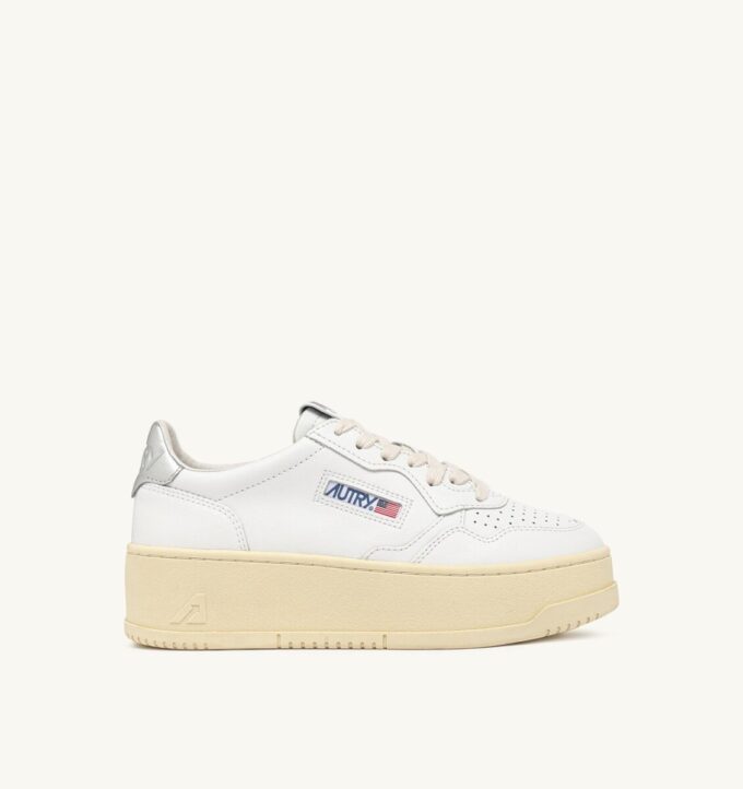 ZAPATILLAS DE PLATAFORMA MEDALIST EN PIEL BLANCA Y PLATA METALIZADA ZAPATILLAS DE PLATAFORMA MEDALIST EN PIEL BLANCA Y PLATA METALIZADA
