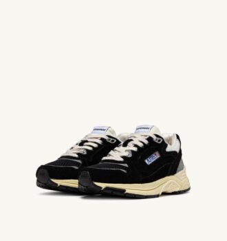 ZAPATILLAS HYPERWAY DE ANTE Y MALLA EN TONOS NEGROS Y PLATEADOS