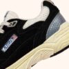 ZAPATILLAS HYPERWAY DE ANTE Y MALLA EN TONOS NEGROS Y PLATEADOS