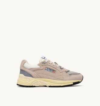 ZAPATILLAS HYPERWAY EN ANTE Y MALLA EN COLOR MARRÓN ARENA Y PLATEADO