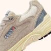 ZAPATILLAS HYPERWAY EN ANTE Y MALLA EN COLOR MARRÓN ARENA Y PLATEADO