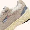 ZAPATILLAS HYPERWAY EN ANTE Y MALLA EN COLOR MARRÓN ARENA Y PLATEADO