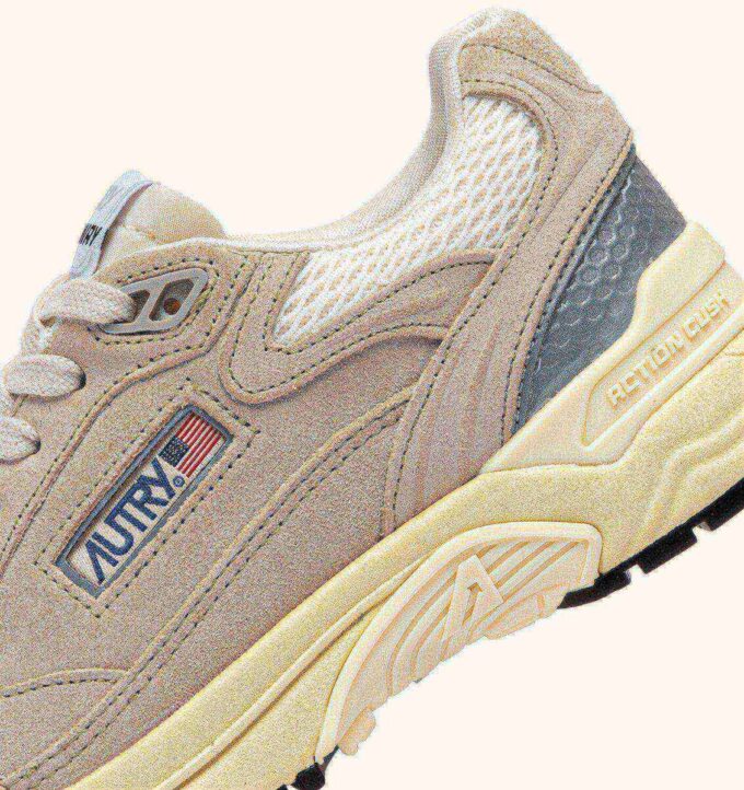 ZAPATILLAS HYPERWAY EN ANTE Y MALLA EN COLOR MARRÓN ARENA Y PLATEADO