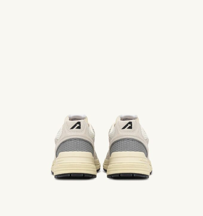 ZAPATILLAS HYPERWAY EN MALLA Y ANTE BLANCO Y PLATEADO ZAPATILLAS HYPERWAY EN MALLA Y ANTE BLANCO Y PLATEADO