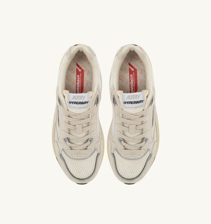 ZAPATILLAS HYPERWAY EN MALLA Y ANTE BLANCO Y PLATEADO ZAPATILLAS HYPERWAY EN MALLA Y ANTE BLANCO Y PLATEADO