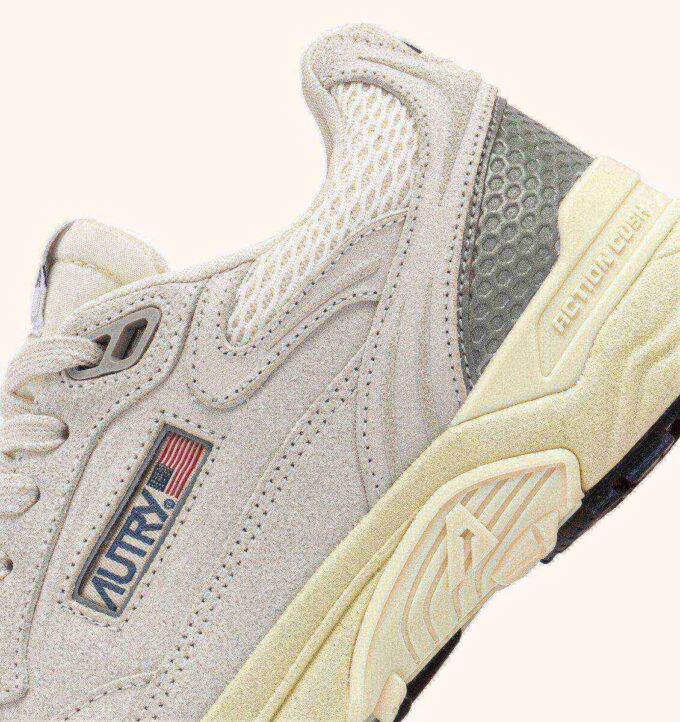 ZAPATILLAS HYPERWAY EN MALLA Y ANTE BLANCO Y PLATEADO ZAPATILLAS HYPERWAY EN MALLA Y ANTE BLANCO Y PLATEADO