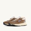 ZAPATILLAS HYPERWAY EN MALLA Y ANTE COLOR CIGARRO Y PLATA