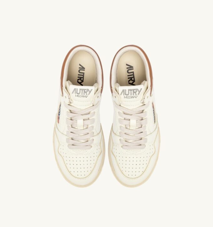 ZAPATILLAS MED-WAY EN PIEL COLOR MALVAVISCO Y AZÚCAR MORENA ZAPATILLAS MED-WAY EN PIEL COLOR MALVAVISCO Y AZÚCAR MORENA