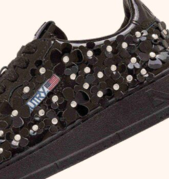 ZAPATILLAS MEDALIST LOW ‘BLOOMING’ EN CHAROL COLOR NEGRO ZAPATILLAS MEDALIST LOW ‘BLOOMING’ EN CHAROL COLOR NEGRO