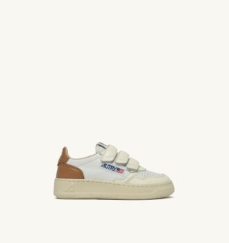 ZAPATILLAS MEDALIST LOW KIDSTRIPES EN PIEL COLOR BLANCO SUSURRO, MARFIL, BLANCO Y AZÚCAR MARRÓN