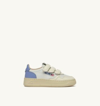 ZAPATILLAS MEDALIST LOW KIDSTRIPES EN PIEL COLOR BLANCO SUSURRO Y AZUL DELLA ROBBIA