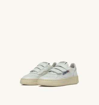 ZAPATILLAS MEDALIST LOW KIDSTRIPES EN PIEL COLOR BLANCO Y BRILLO