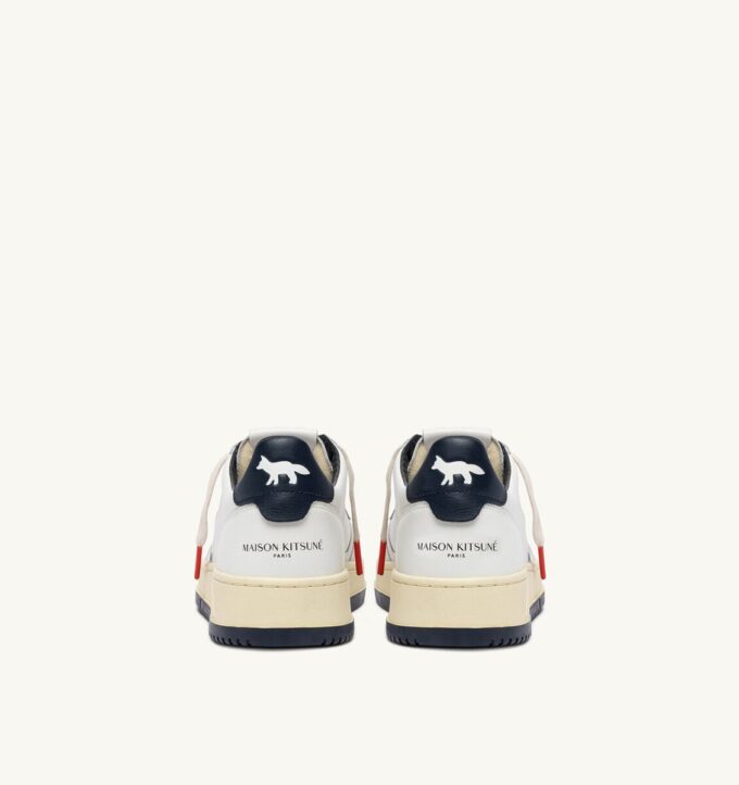 ZAPATILLAS MEDALIST LOW ‘MAISON KITSUNÉ’ DE PIEL BLANCA Y AZUL ZAPATILLAS MEDALIST LOW ‘MAISON KITSUNÉ’ DE PIEL BLANCA Y AZUL