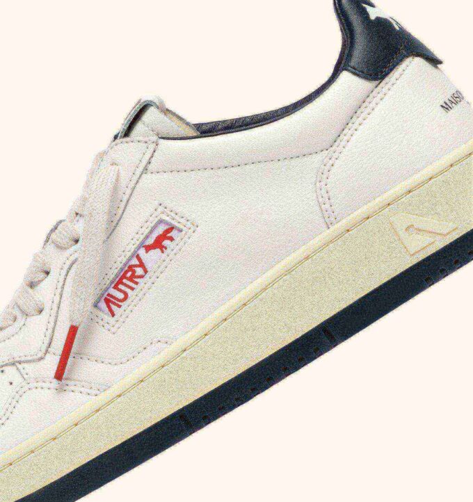 ZAPATILLAS MEDALIST LOW ‘MAISON KITSUNÉ’ DE PIEL BLANCA Y AZUL ZAPATILLAS MEDALIST LOW ‘MAISON KITSUNÉ’ DE PIEL BLANCA Y AZUL