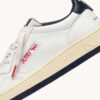 ZAPATILLAS MEDALIST LOW ‘MAISON KITSUNÉ’ DE PIEL BLANCA Y AZUL ZAPATILLAS MEDALIST LOW ‘MAISON KITSUNÉ’ DE PIEL BLANCA Y AZUL
