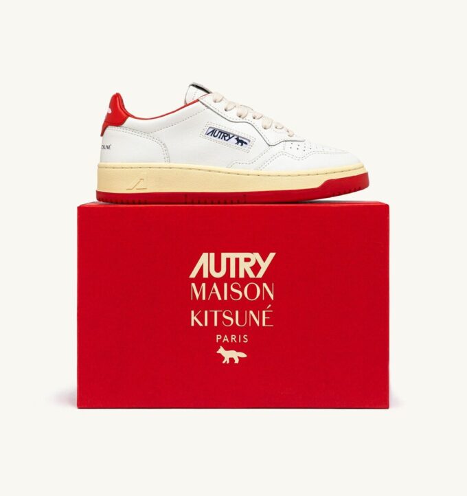 ZAPATILLAS MEDALIST LOW ‘MAISON KITSUNÉ’ DE PIEL BLANCA Y ROJO ARCILLA ZAPATILLAS MEDALIST LOW ‘MAISON KITSUNÉ’ DE PIEL BLANCA Y ROJO ARCILLA