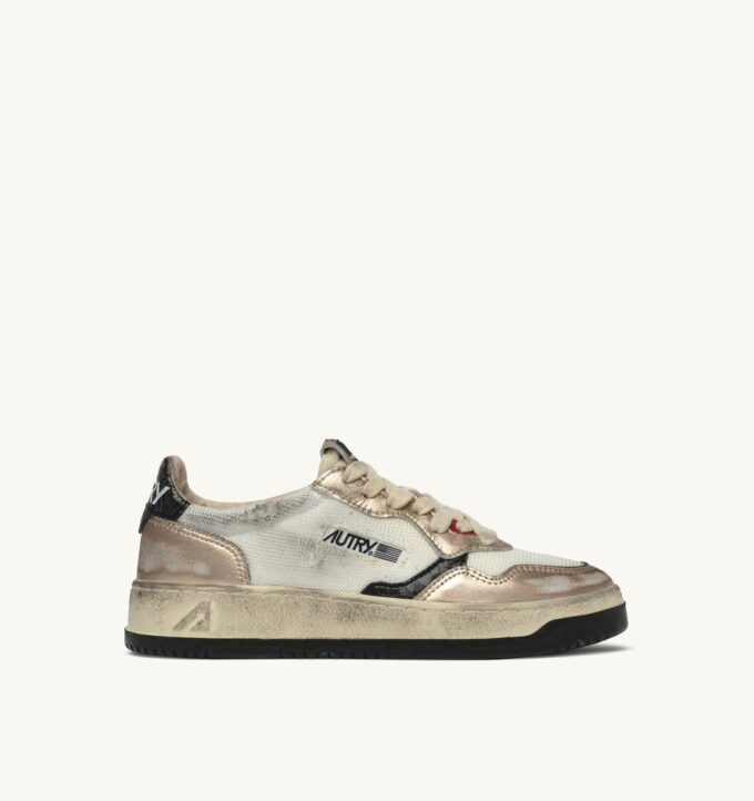 ZAPATILLAS MEDALIST LOW SUPER VINTAGE DE MALLA BLANCA, ANTE DORADO Y CUERO NEGRO ZAPATILLAS MEDALIST LOW SUPER VINTAGE DE MALLA BLANCA, ANTE DORADO Y CUERO NEGRO