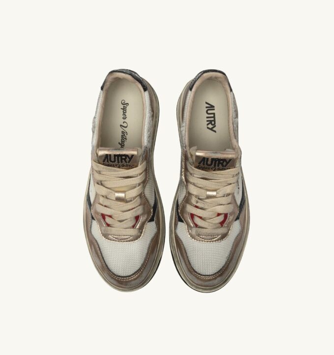 ZAPATILLAS MEDALIST LOW SUPER VINTAGE DE MALLA BLANCA, ANTE DORADO Y CUERO NEGRO ZAPATILLAS MEDALIST LOW SUPER VINTAGE DE MALLA BLANCA, ANTE DORADO Y CUERO NEGRO