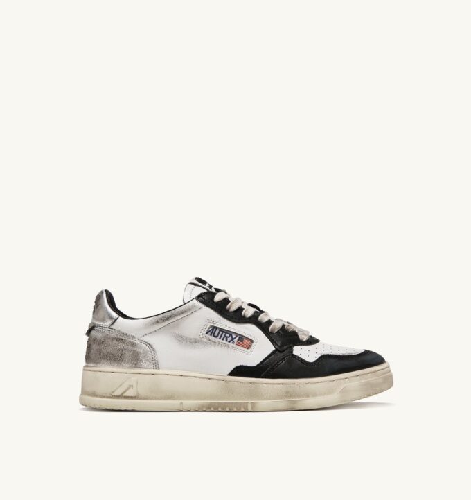 ZAPATILLAS MEDALIST LOW SUPER VINTAGE DE PIEL BLANCA, NEGRA Y PLATEADA ZAPATILLAS MEDALIST LOW SUPER VINTAGE DE PIEL BLANCA, NEGRA Y PLATEADA