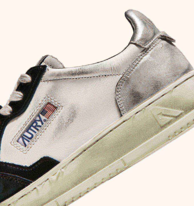 ZAPATILLAS MEDALIST LOW SUPER VINTAGE DE PIEL BLANCA, NEGRA Y PLATEADA ZAPATILLAS MEDALIST LOW SUPER VINTAGE DE PIEL BLANCA, NEGRA Y PLATEADA