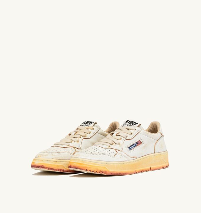 ZAPATILLAS MEDALIST LOW SUPER VINTAGE DE PIEL LAVADA BLANCA ZAPATILLAS MEDALIST LOW SUPER VINTAGE DE PIEL LAVADA BLANCA