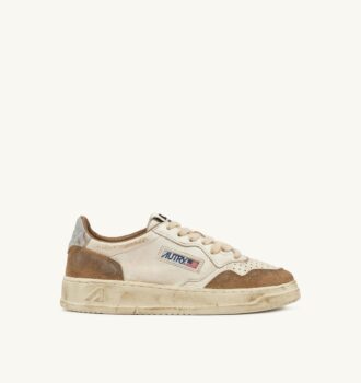 ZAPATILLAS MEDALIST LOW SUPER VINTAGE EN ANTE Y CUERO CON MICROCHIP COÑAC