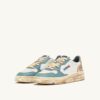 ZAPATILLAS MEDALIST LOW SUPER VINTAGE EN BLANCO, PLATA-AZUL Y PLATINO ZAPATILLAS MEDALIST LOW SUPER VINTAGE EN BLANCO, PLATA-AZUL Y PLATINO