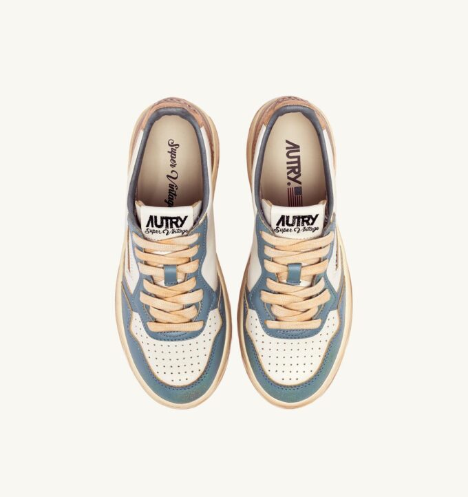 ZAPATILLAS MEDALIST LOW SUPER VINTAGE EN BLANCO, PLATA-AZUL Y PLATINO ZAPATILLAS MEDALIST LOW SUPER VINTAGE EN BLANCO, PLATA-AZUL Y PLATINO